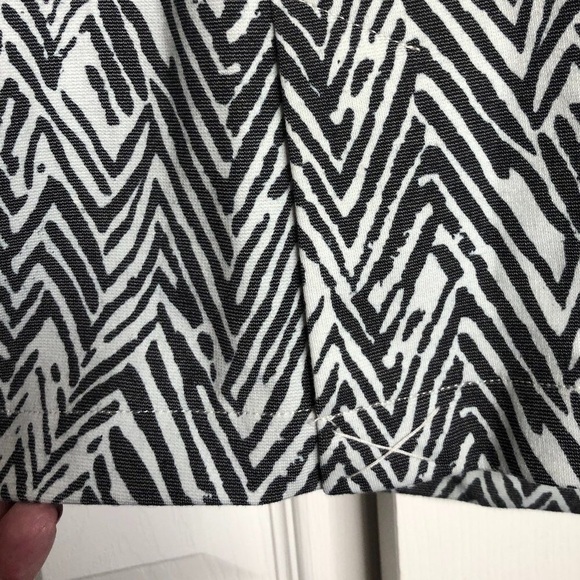 New CAbi Style #3034 zig zag ponte knit jacket black & white - Size XS - Picture 6 of 7